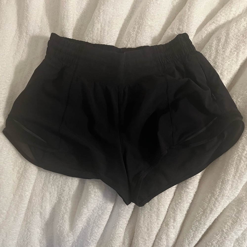 Lululemon Hotty Hot 2.5” size 4